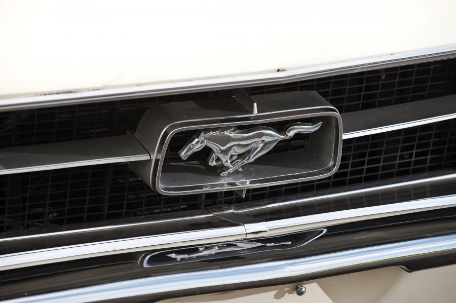 Логотип Ford Mustang Convertible 1967 года  (фото 28 из 44)
